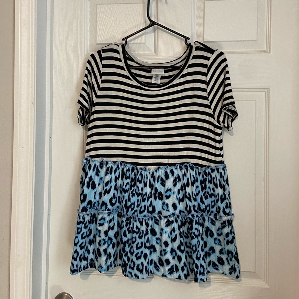 Sew In Love Boutique Leopard Blue Top Women’s Sz Medium Striped Made USA Shirt